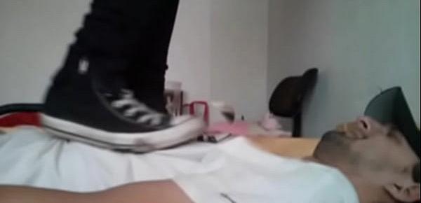  Trampling by dirty Converse